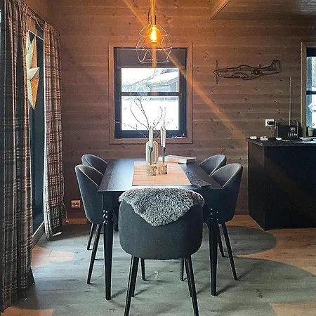 Lovely In With Kitchen * Vikeså